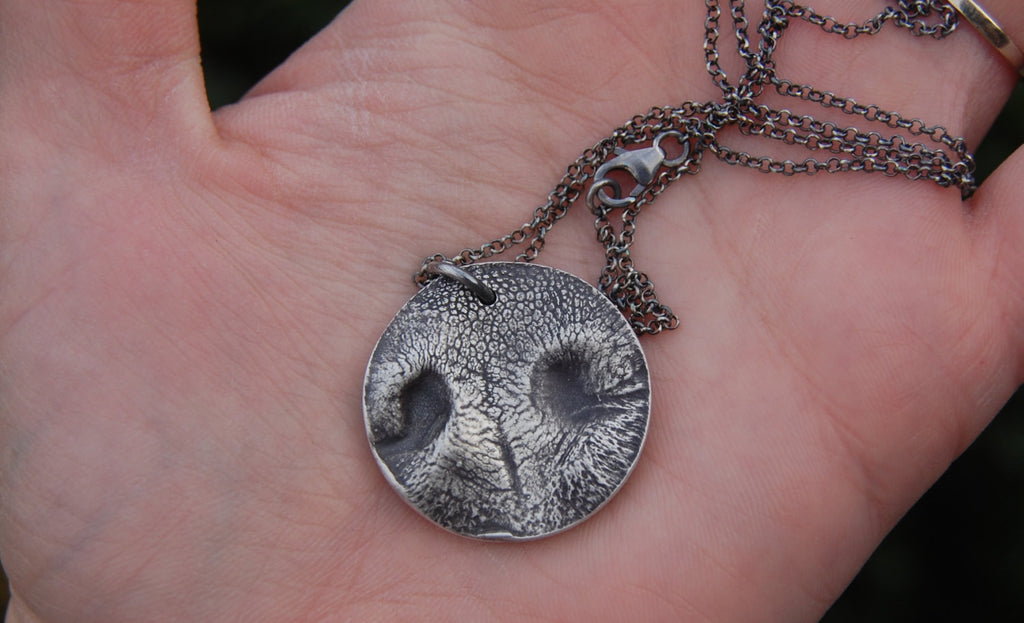 Dog Nose Textured Circle Pendant Link Necklace – A Timeless Impression